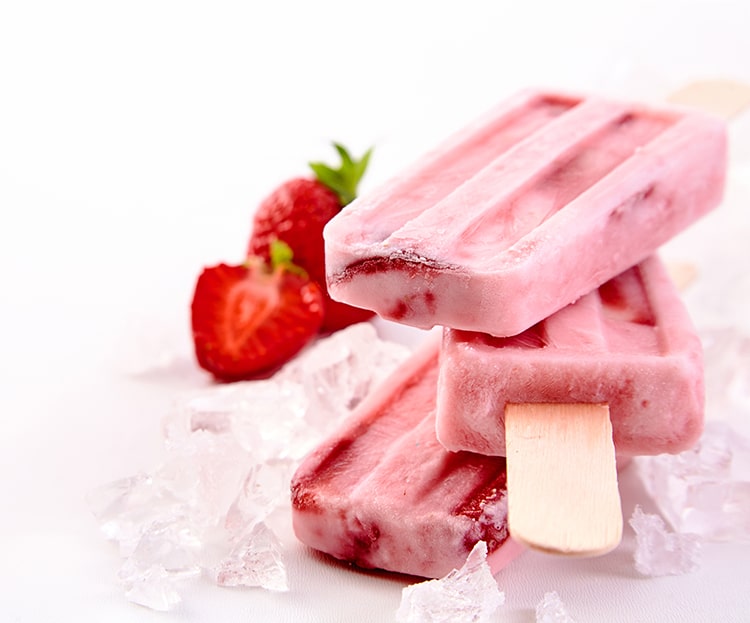 RECETTE DE POPSICLE DE YOGOURT AUX FRAISES